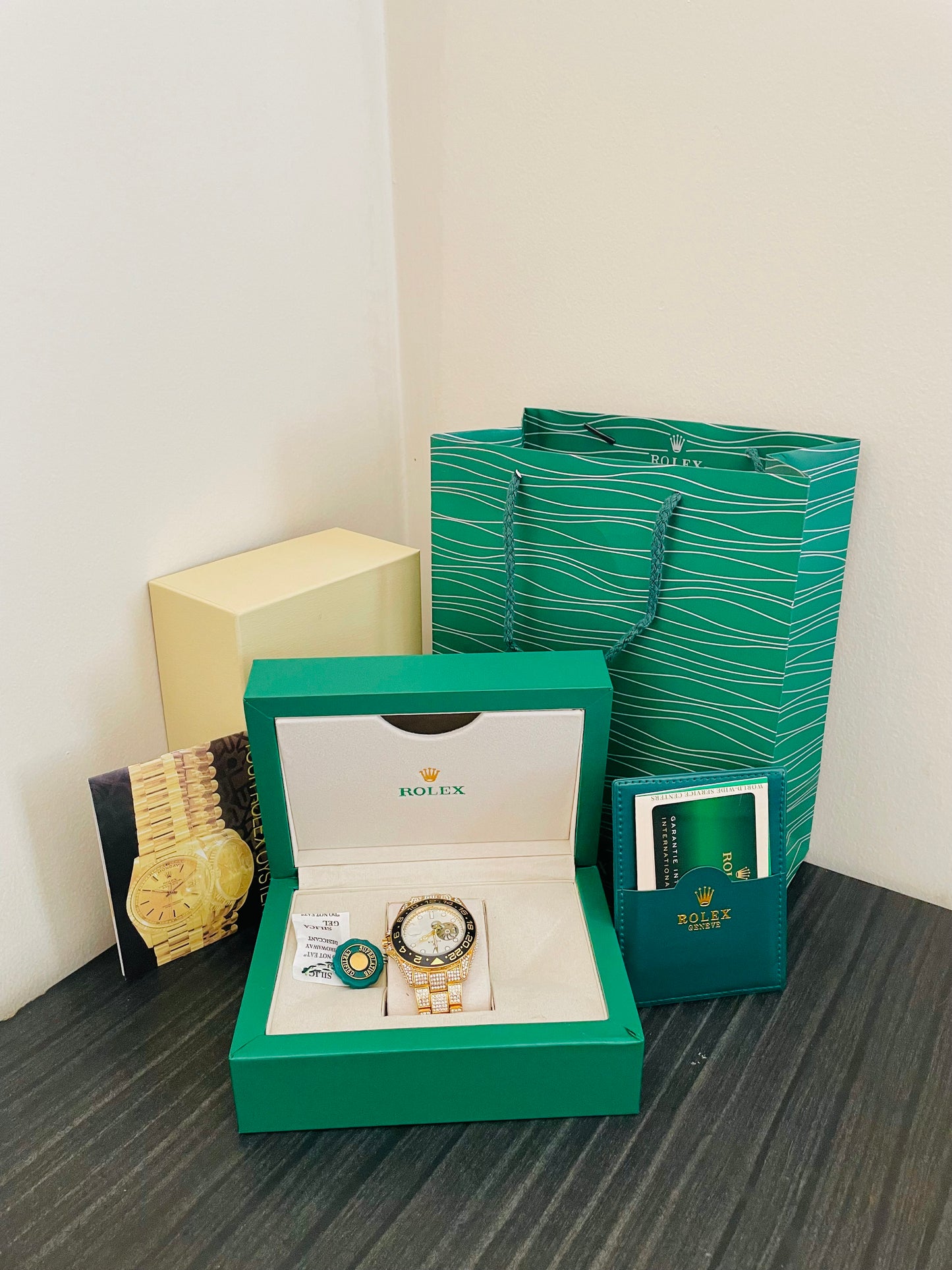 Elegant Men’s Watch + Rolex Style Box