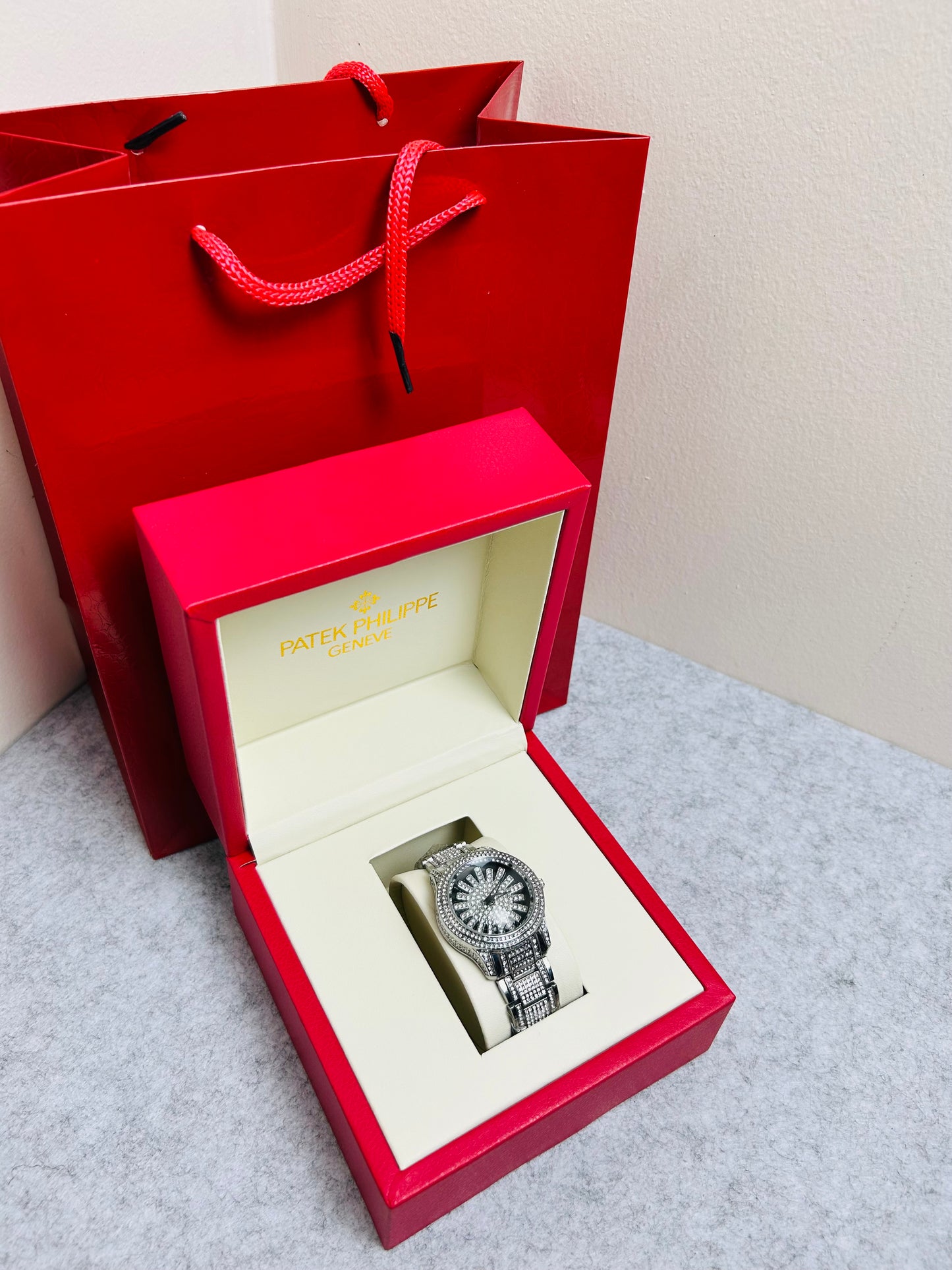 "Shine Royale: ইউনিক ফুল স্টোন ঘড়ি | Luxury Crystal Watch"