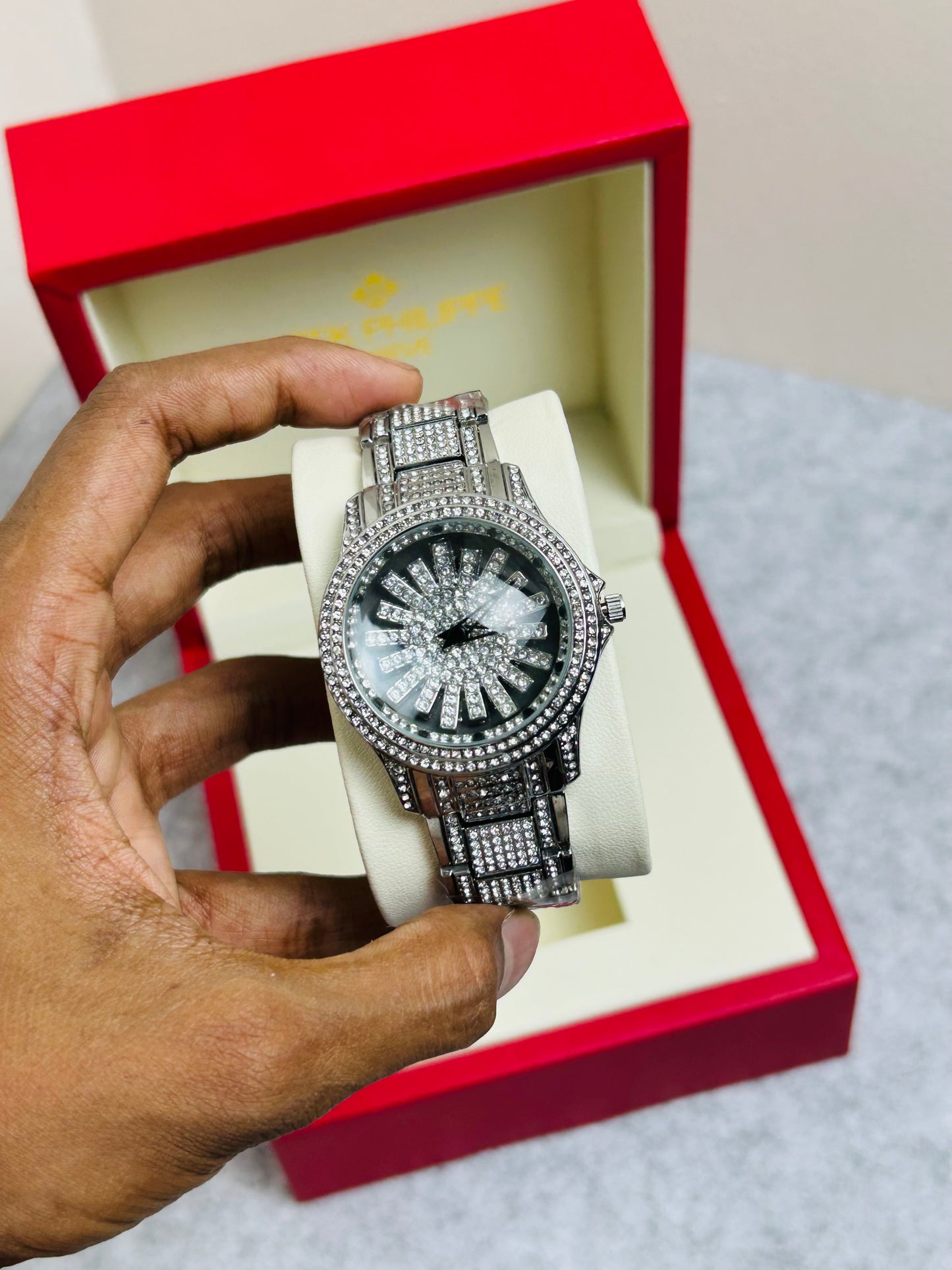 "Shine Royale: ইউনিক ফুল স্টোন ঘড়ি | Luxury Crystal Watch"
