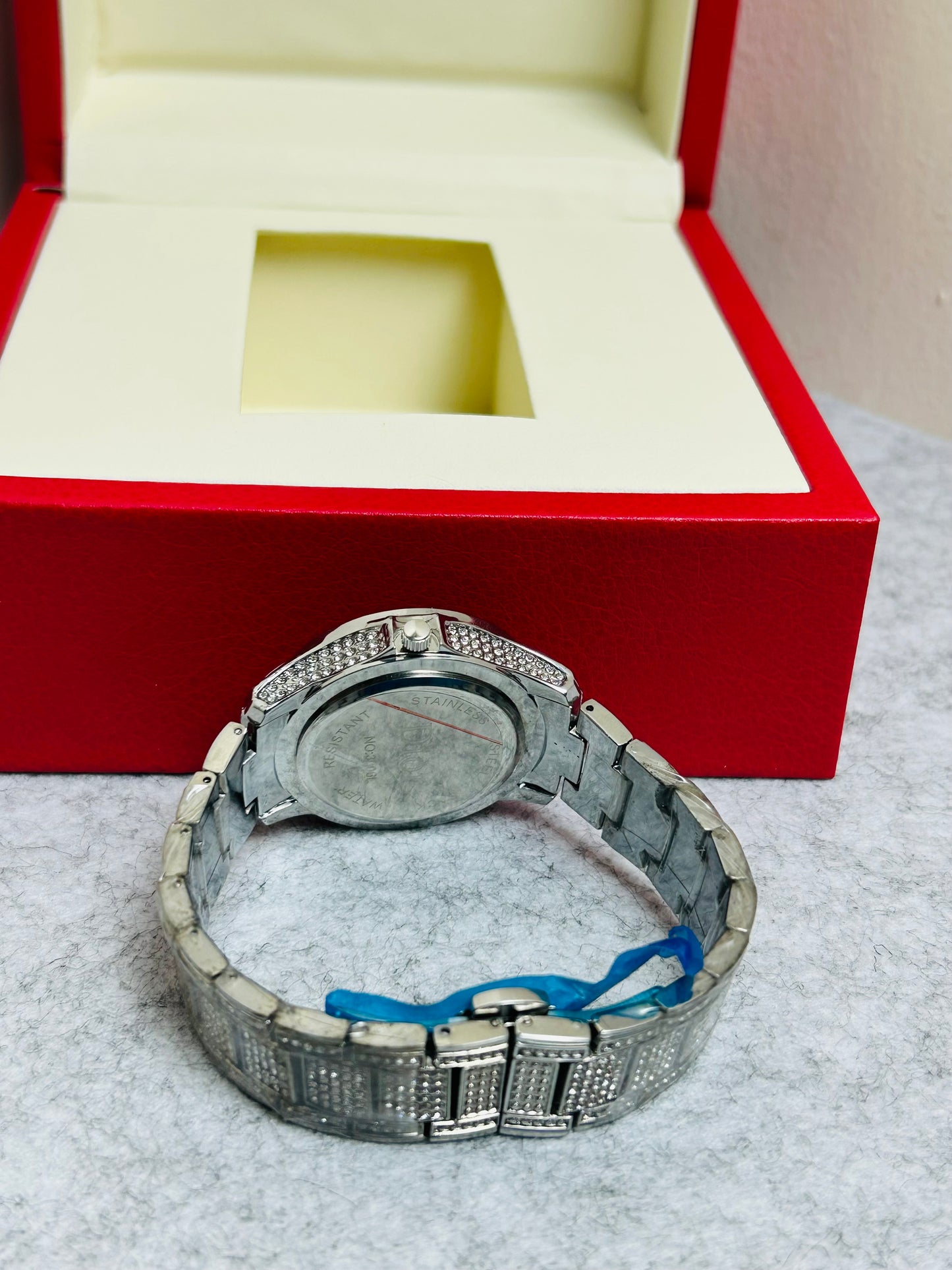 "Shine Royale: ইউনিক ফুল স্টোন ঘড়ি | Luxury Crystal Watch"