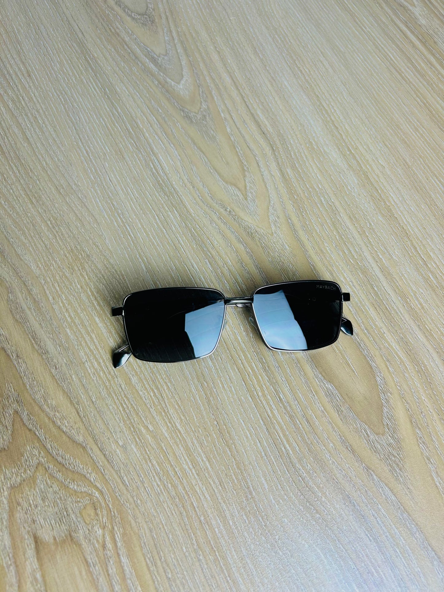 Oversized Black Sunglass – Bold Fashion Statement