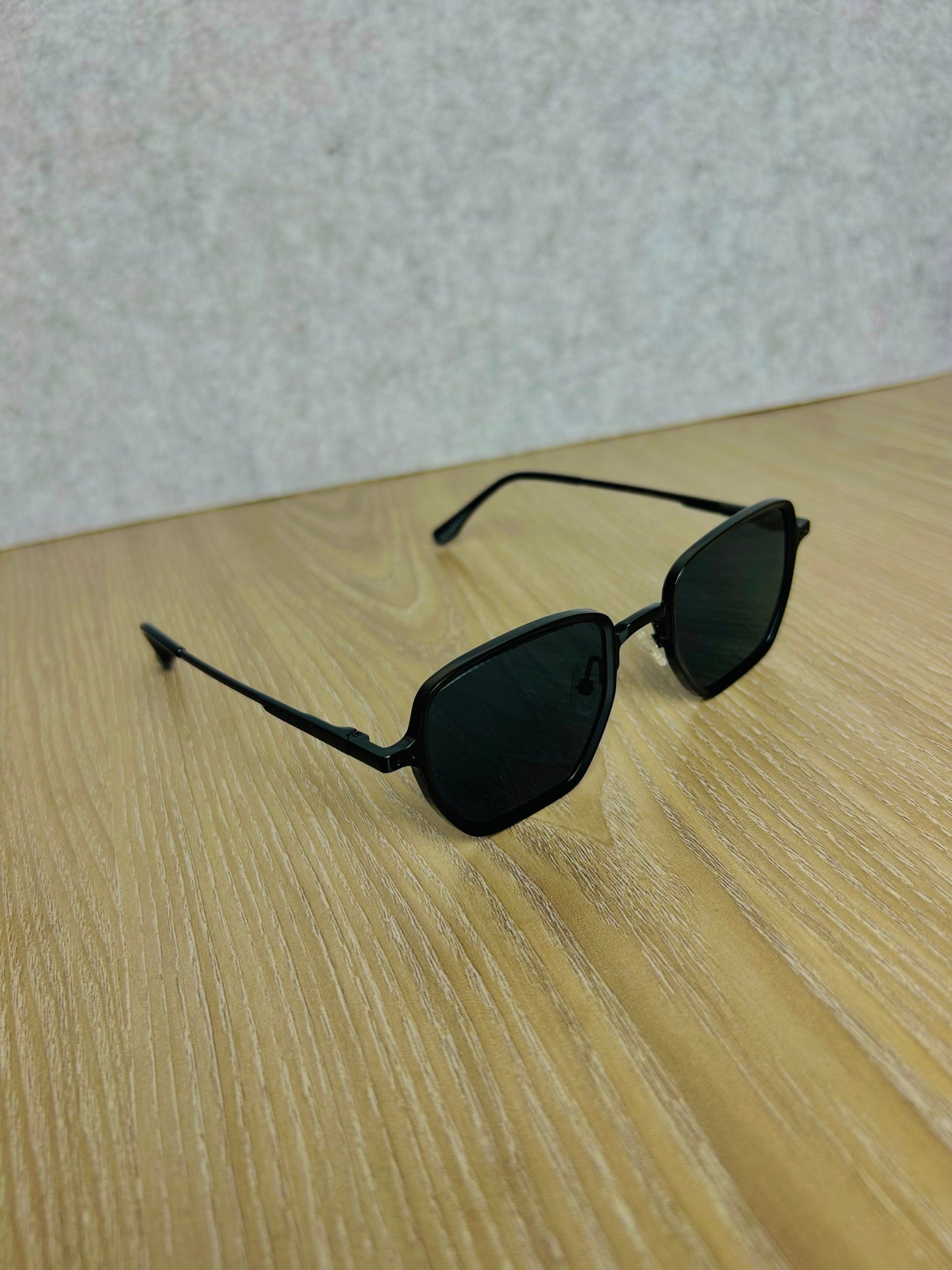 Classic Black Premium Sunglass – Timeless Look