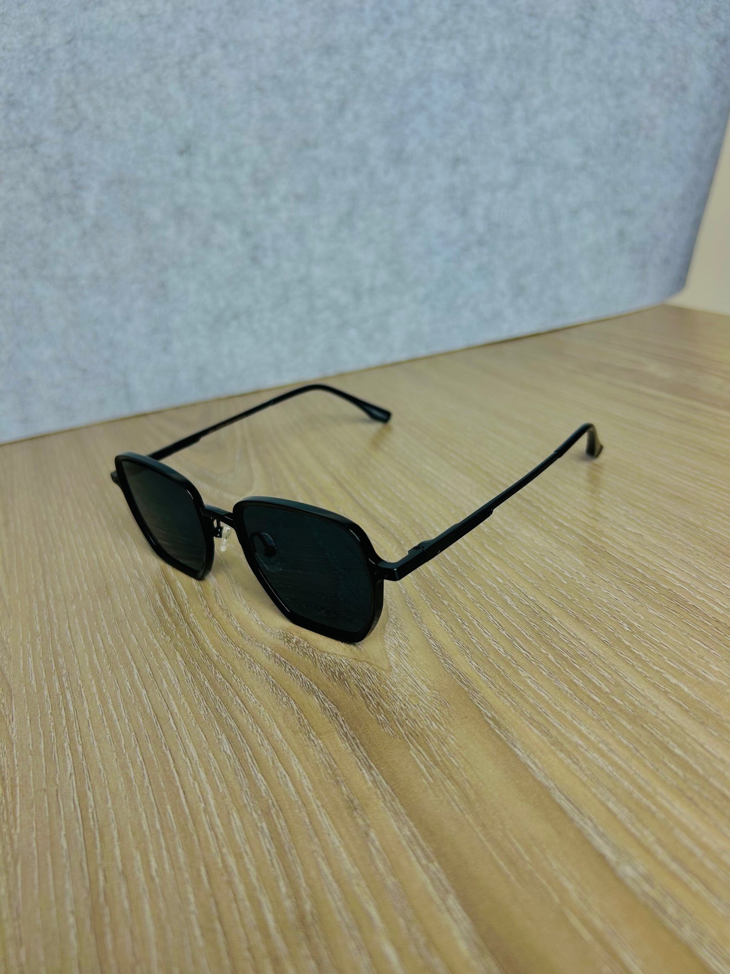 Classic Black Premium Sunglass – Timeless Look