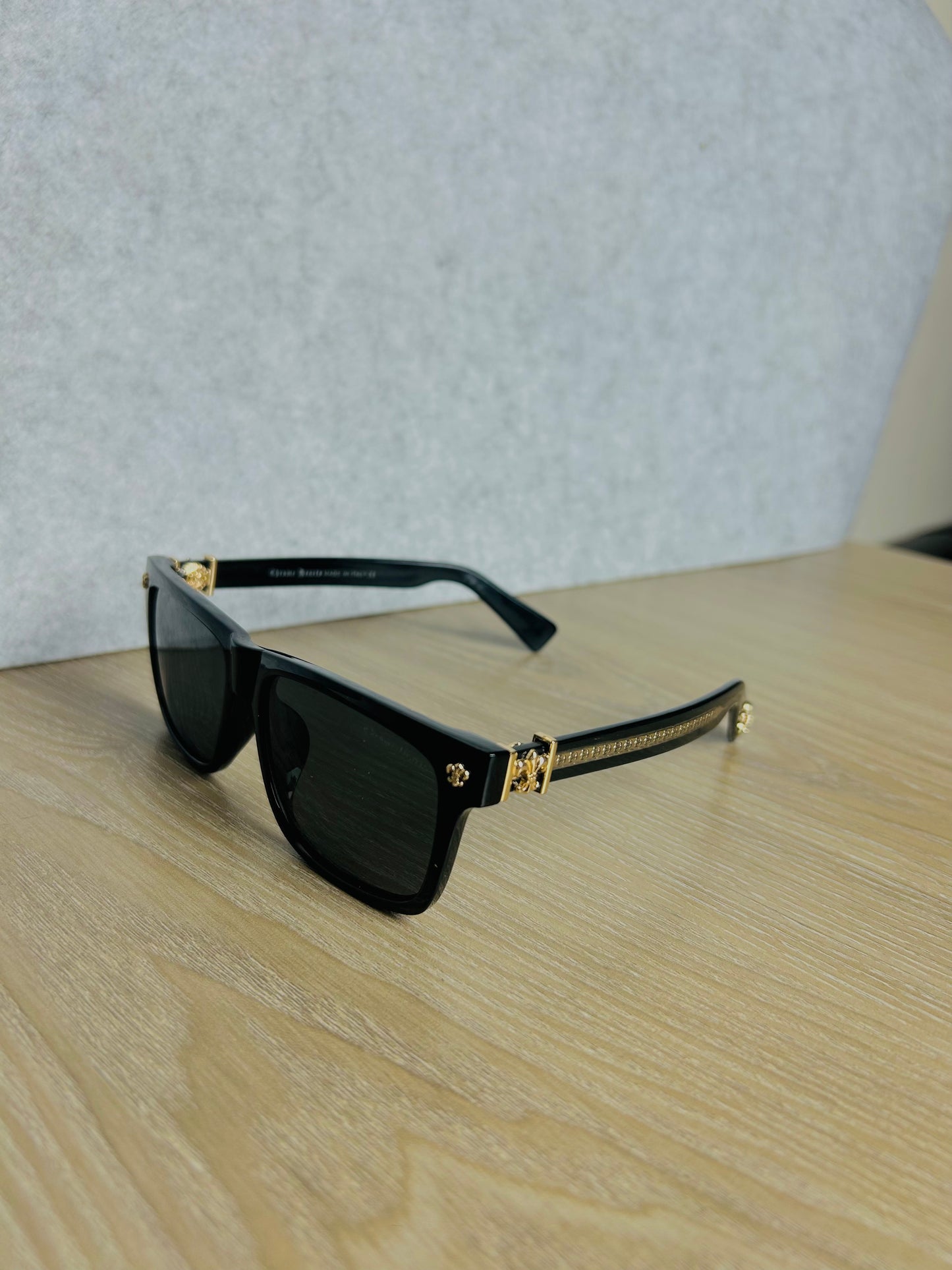 Gold Accent Black Sunglass – Luxury Collection