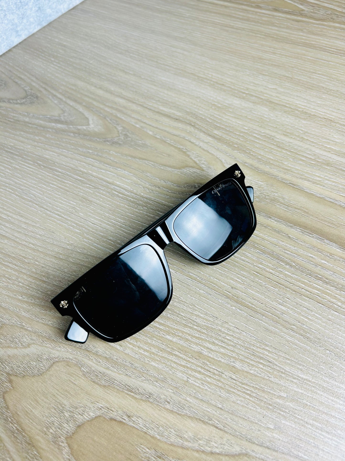 Gold Accent Black Sunglass – Luxury Collection