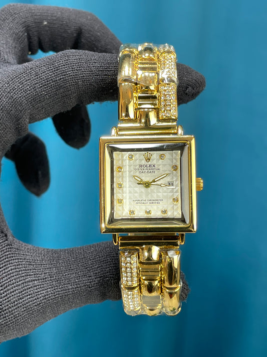 The Golden Signature – Custom Square Edition