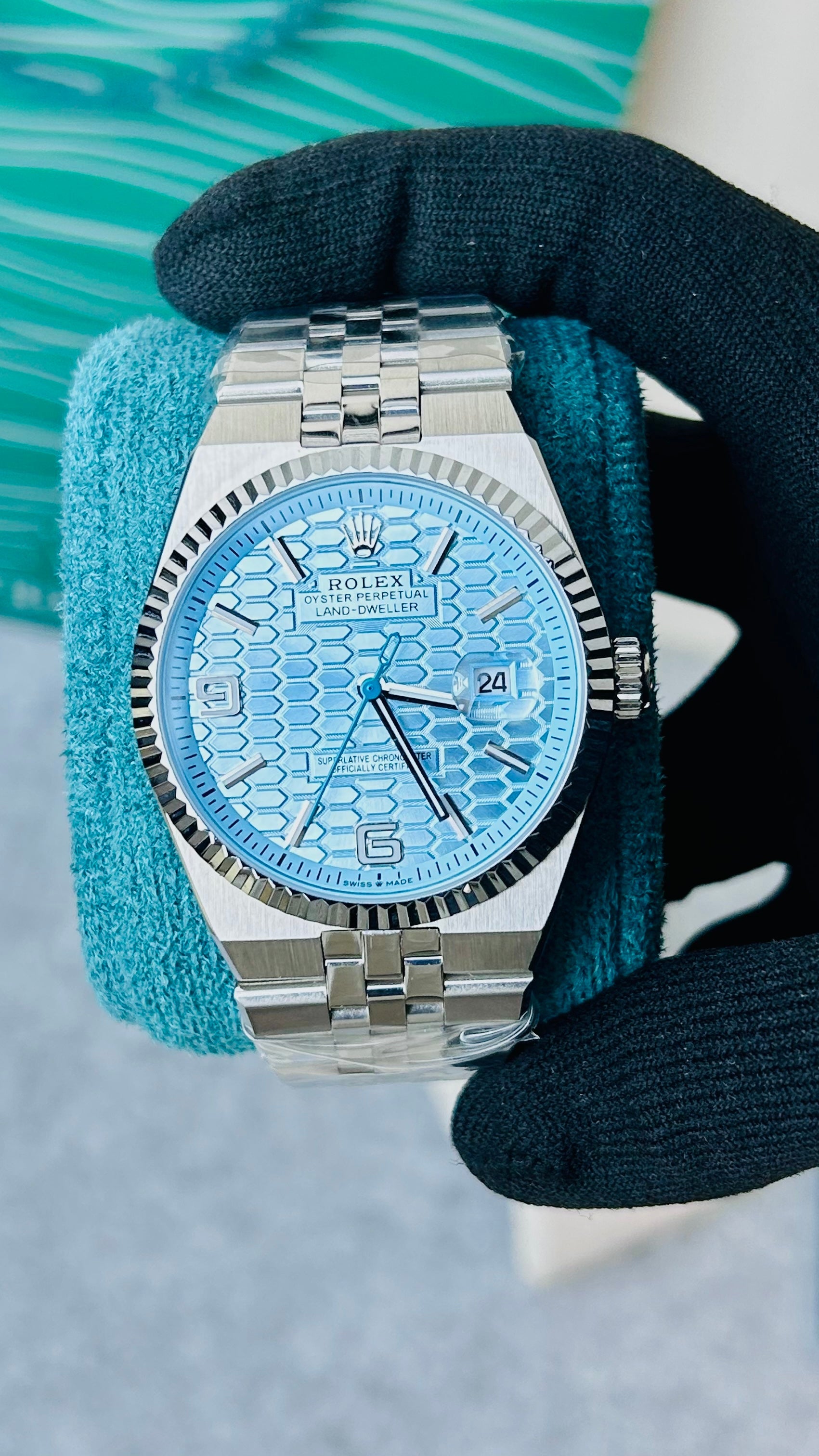 Land-Dweller 40mm Ice Blue/Honeycomb Dial