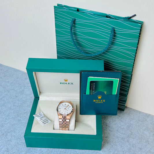 Land-Dweller 127336 40mm Ice Blue/Honeycomb Dial